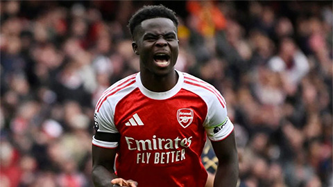 Saka đi vào lịch sử Arsenal